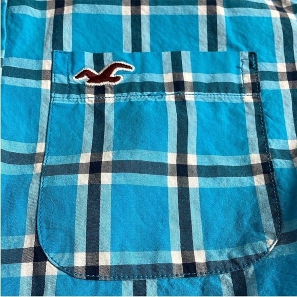 Size medium Hollister blue plaid button down shirt - Picture 2 of 6